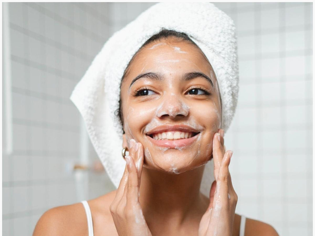 10 Best Face Cleansers for Different skin Types in India (2022)